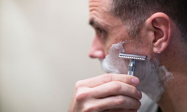 Is it dangerous to shave with safety razors?