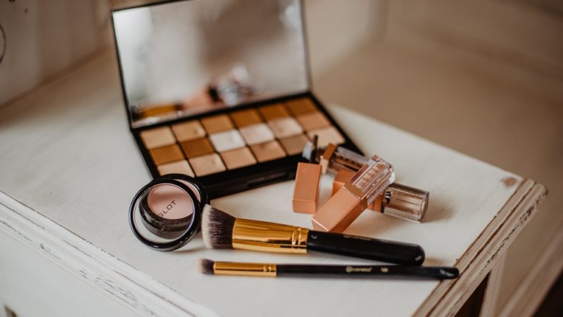 How to Start Selling Cosmetics Online?