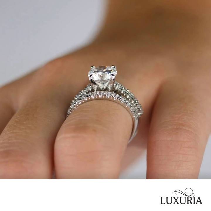 Fake diamond rings from Luxuria