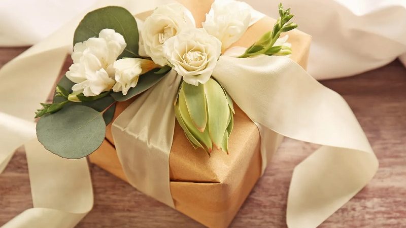 Top engagement gifts to surprise your partner
